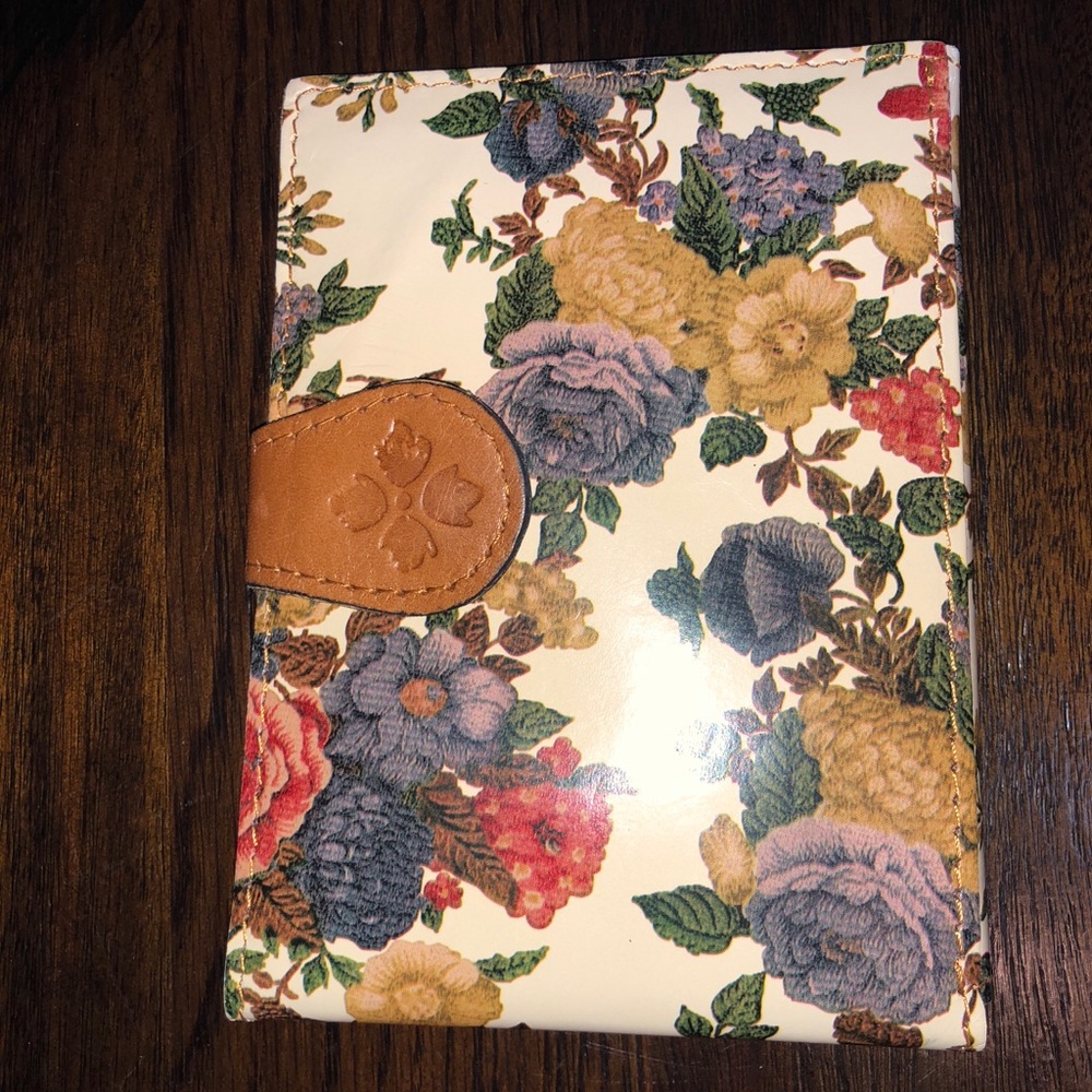 Patricia Nash passport holder